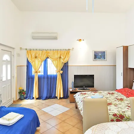 Dino 1374 Apartment *