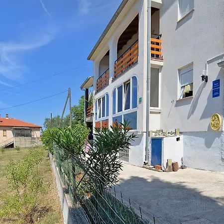 Dino 1374 Apartman Póla